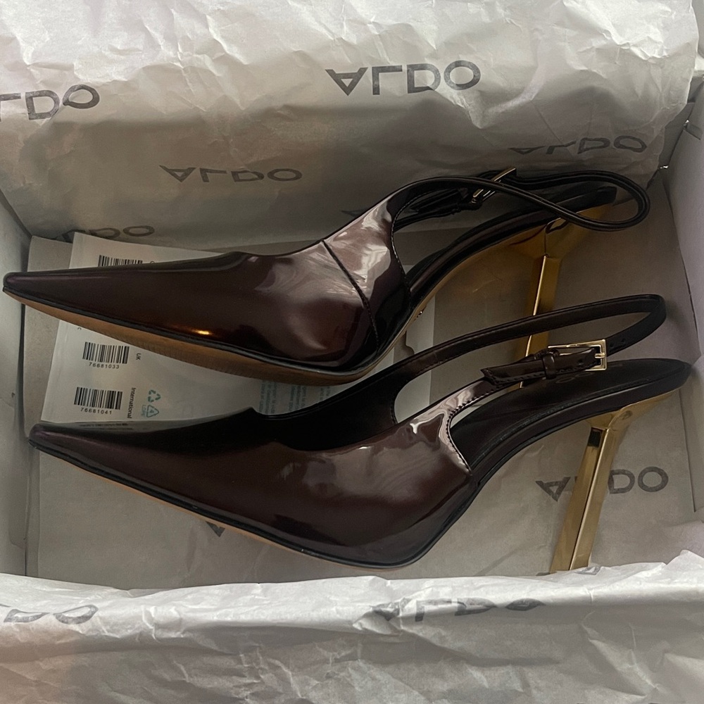 Aldo Glossy Black and Gold Heels - Picture 2 of 6